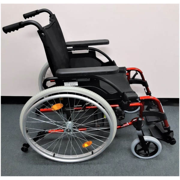 Manual wheelchair - self-propelled